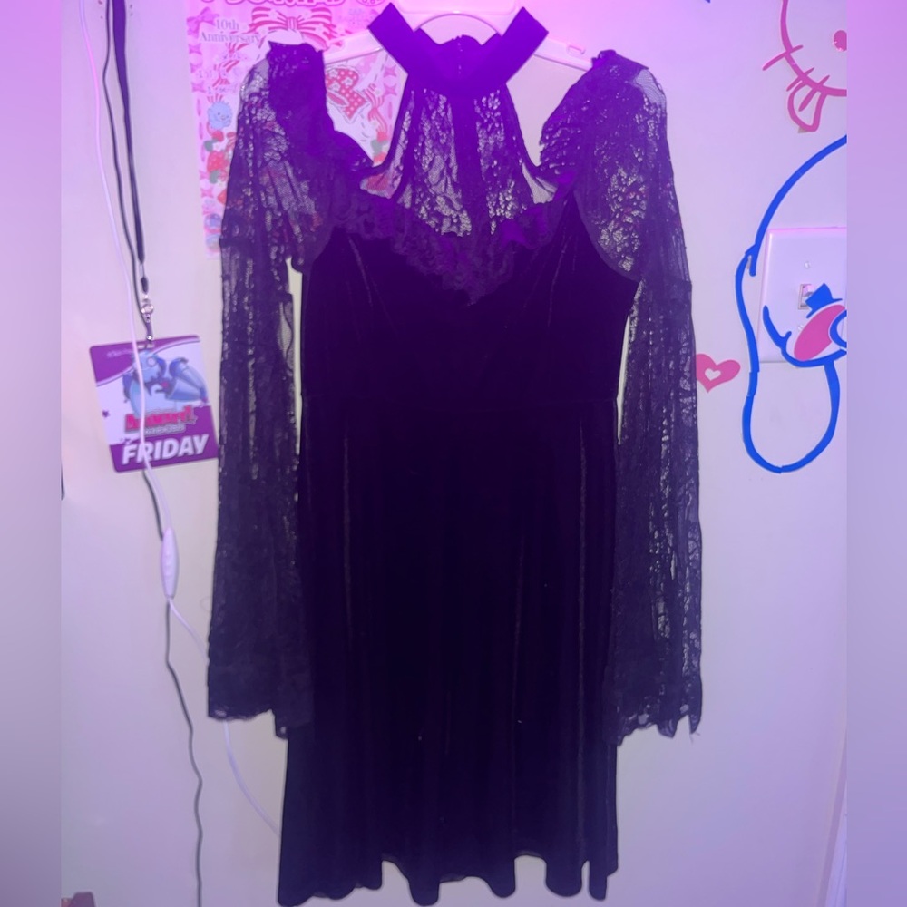 Long laced sleeve black velvet dress